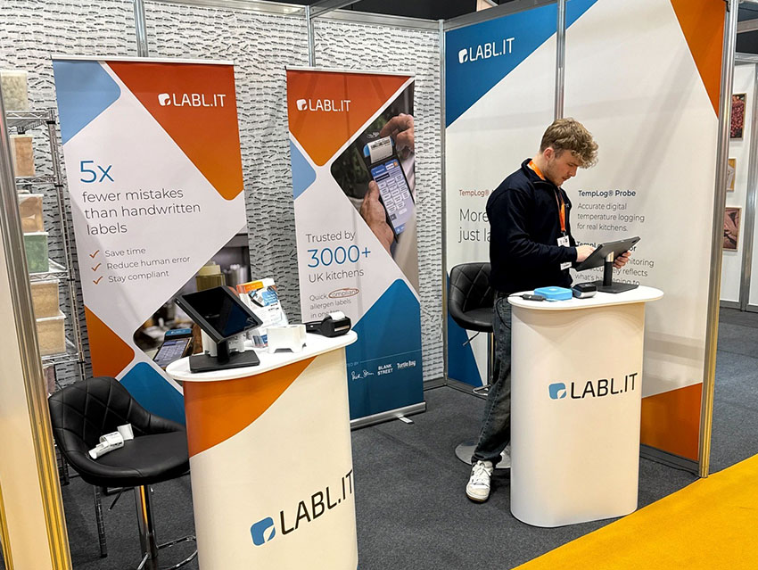 LABL.IT Create a Professional Exhibition Stand with Roller Banners and Branded Counters